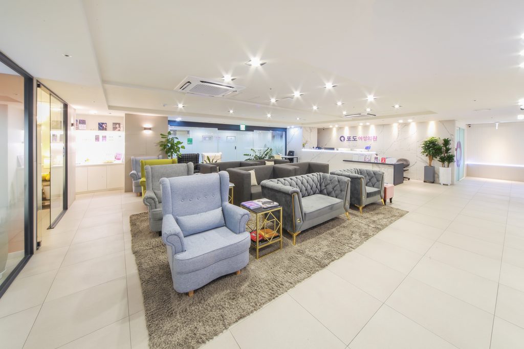 Reception and waiting lounge of Gangnam Podo Woman Clinic on Gangnam-daero