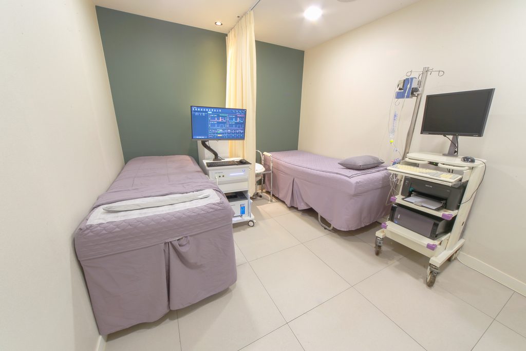 Examination room with treatment beds and a pelvic floor measurement unit